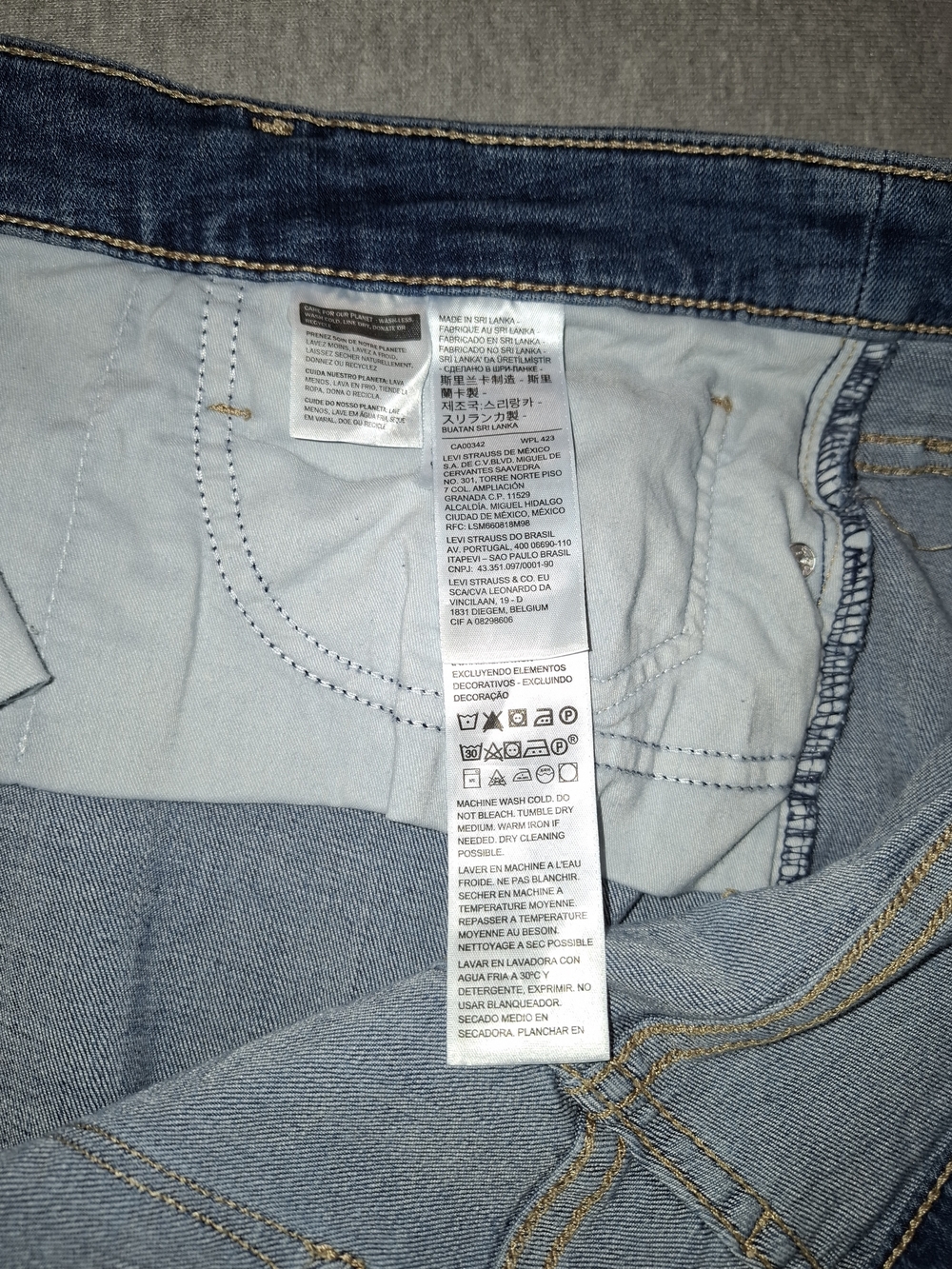 Levi's Mid Wash Rolled-Hem Denim Shorts Size 22w - Picture 7 of 11